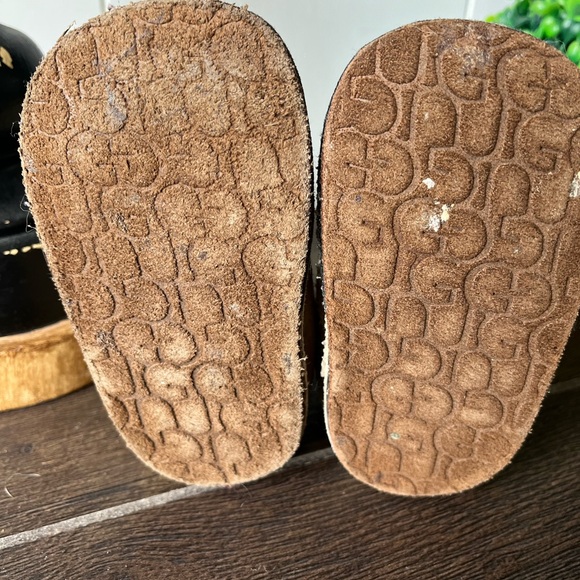 UGG Boo Boot Baby Infant Leather Sheepskin Size Small - Picture 9 of 13